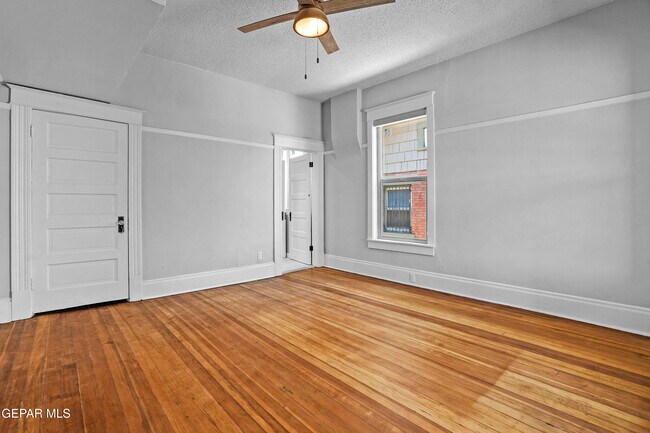 Building Photo - 305 E River Ave