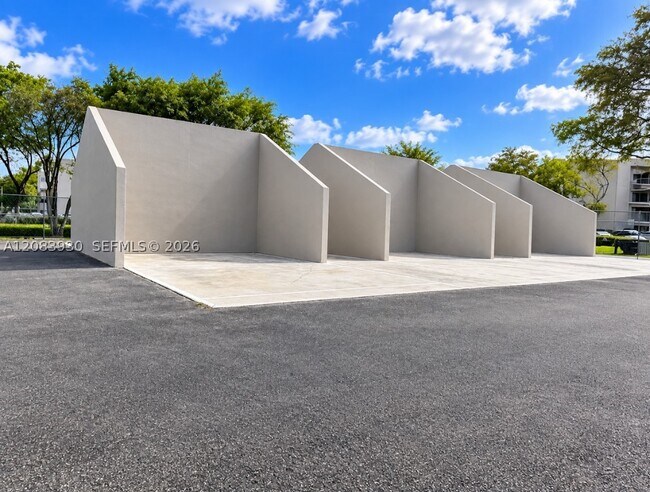 Building Photo - 8760 SW 133rd Ave