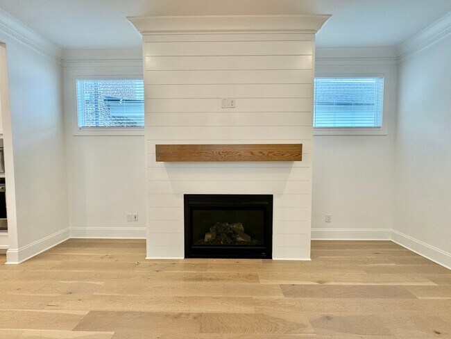 Building Photo - 3 bedroom home with 3.5 bathrooms and 2 Car Garage