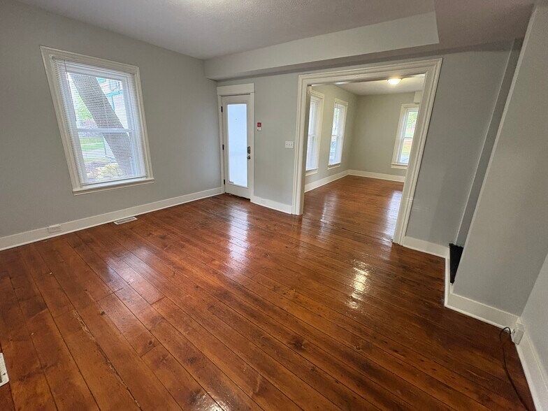 Building Photo - 704 Coit Ave NE