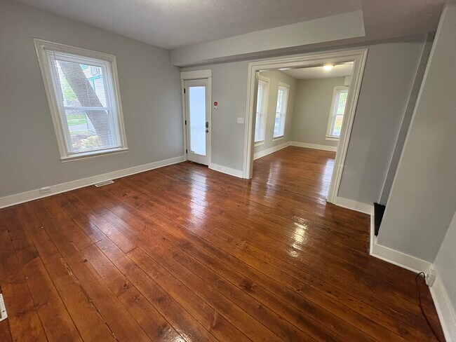 Building Photo - 704 Coit Ave NE