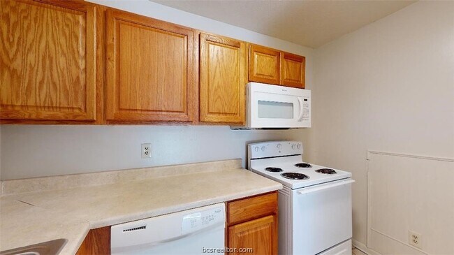 Building Photo - 916 Navarro Dr