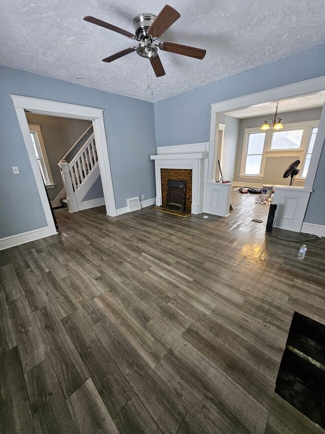 Building Photo - Single family home lower east side