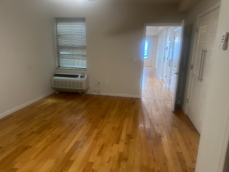 Building Photo - 529 54th St