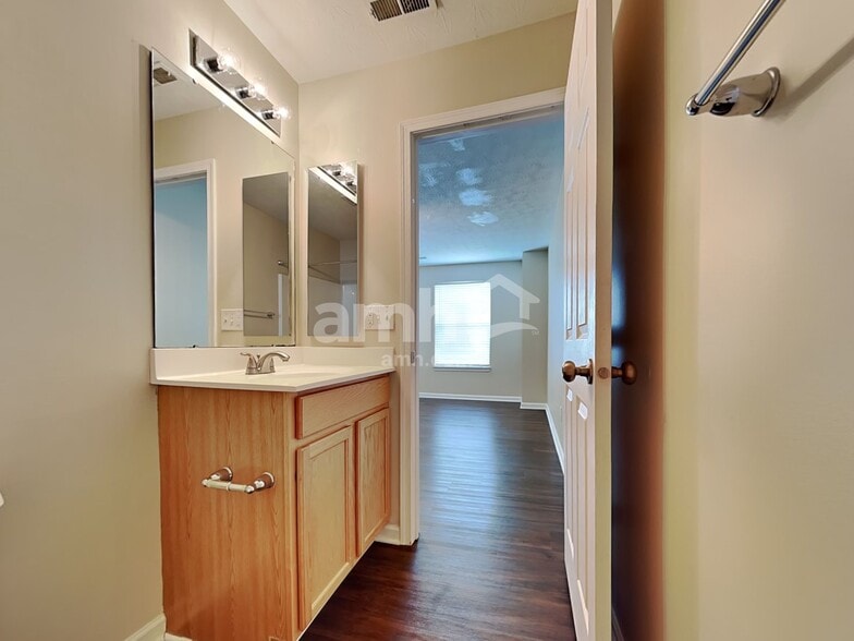 Building Photo - 5929 Marsh Cir