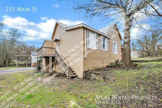 Building Photo - 225 Main St