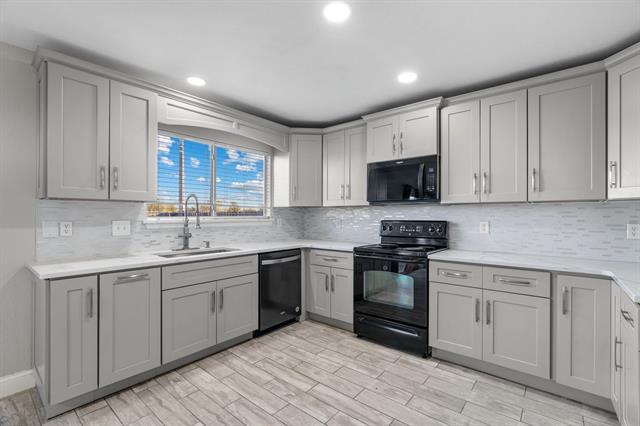 Building Photo - 9952 Sparrow Hawk Ln