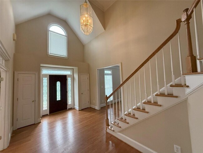 Building Photo - 715 Apsley Way