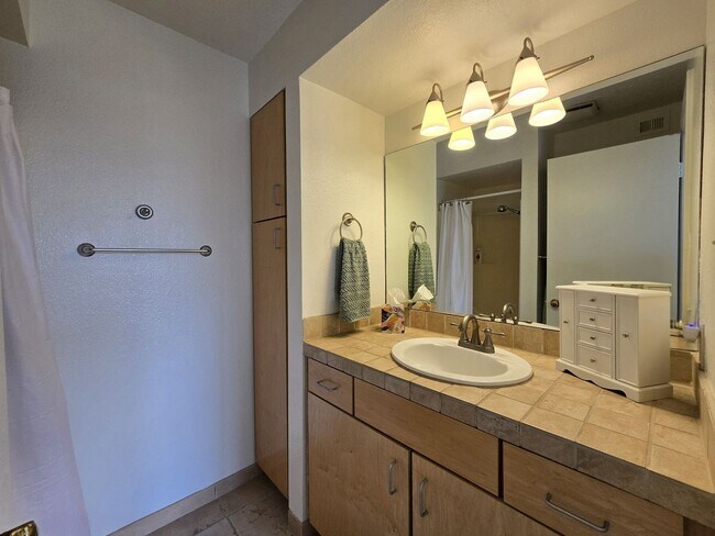 Building Photo - 941 Calle Mejia