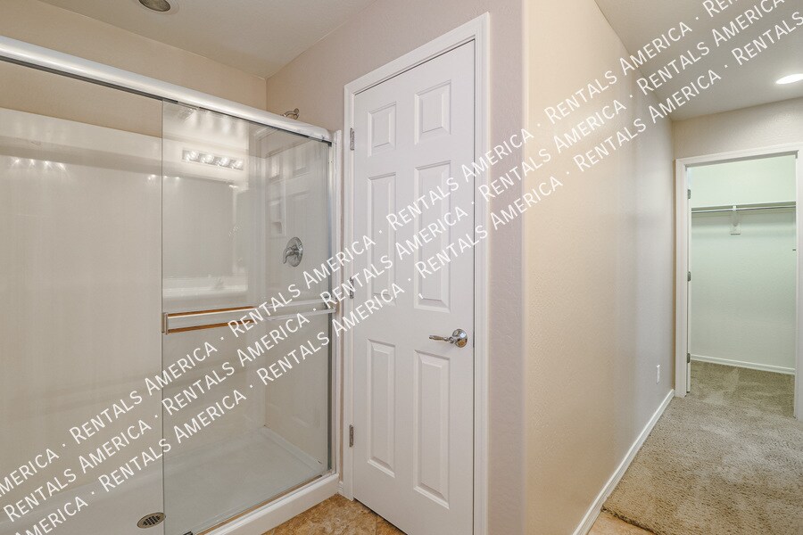 Building Photo - 3625 E Zachary Dr