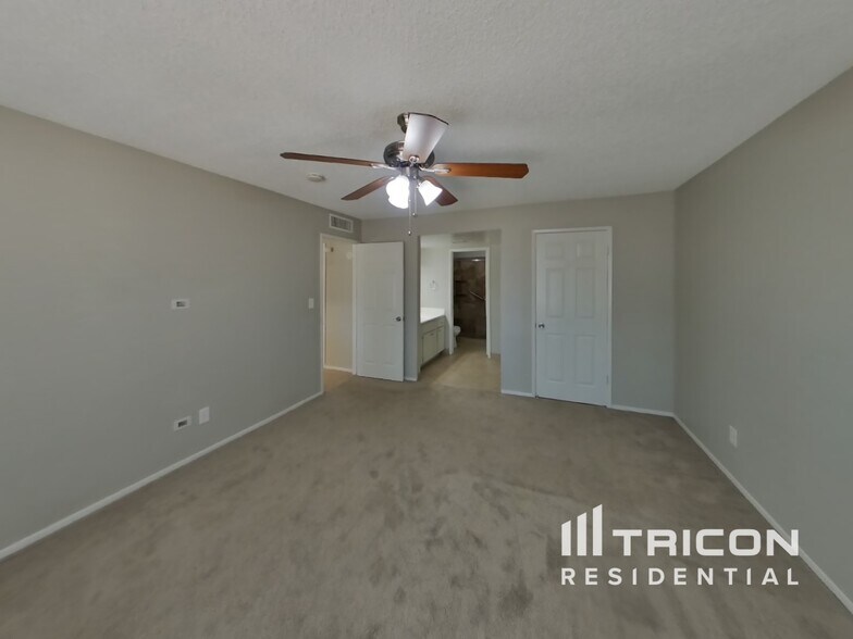 Building Photo - 3727 E Dahlia Dr