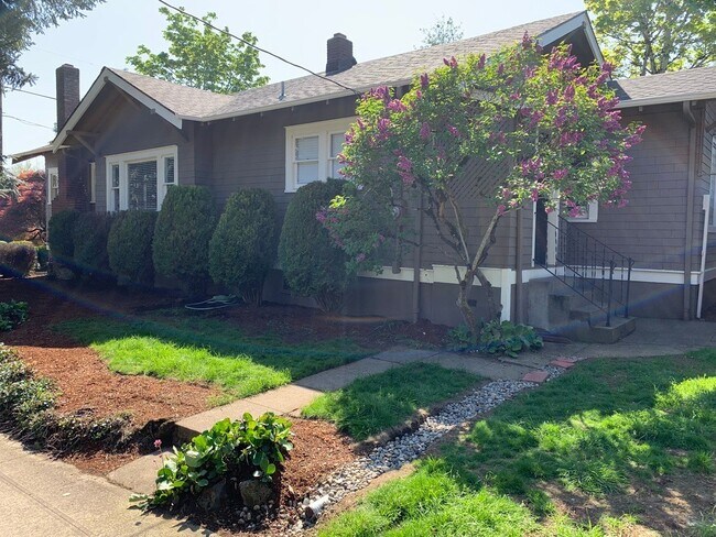 Building Photo - 2bed/1 Bath Bungalow in Rose City/Alameda