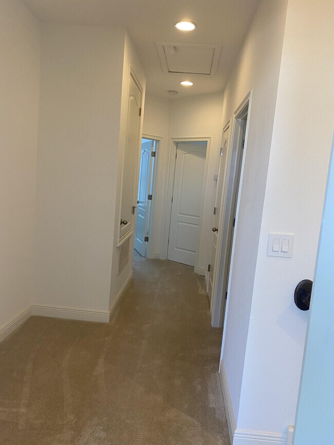 Building Photo - 15555 Honeybell Dr