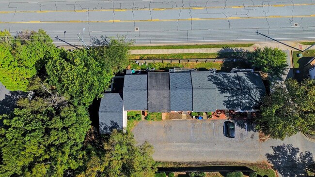 Building Photo - 1108 S Barnett Shoals Rd