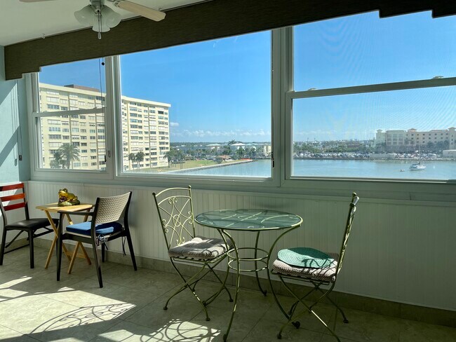 Building Photo - 4775 Cove Cir