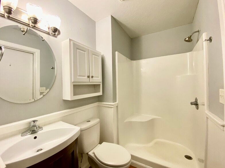 Building Photo - 164 W Wall St