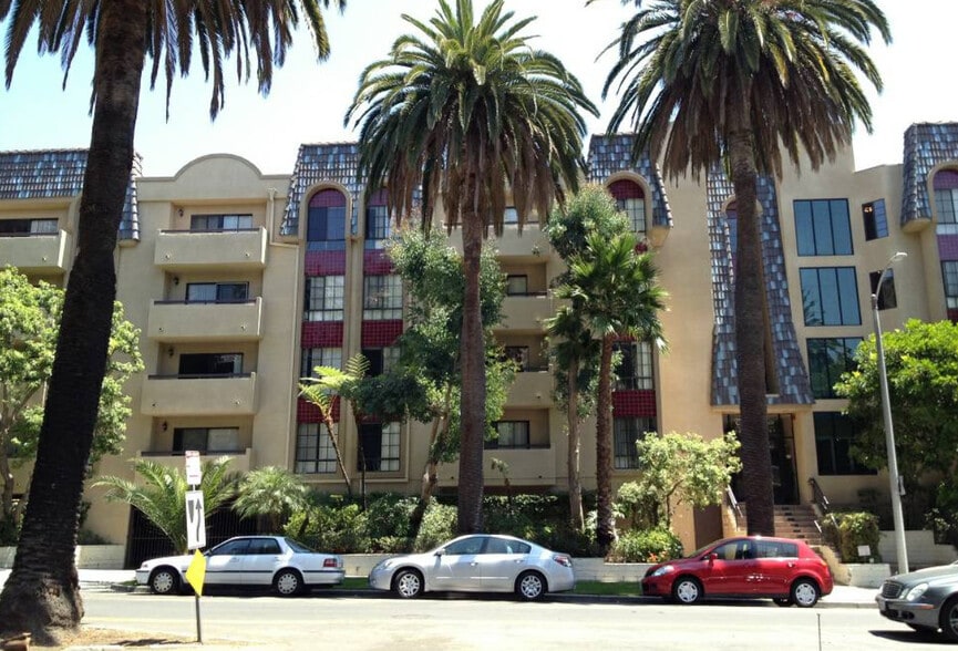 Building Photo - The Chateau