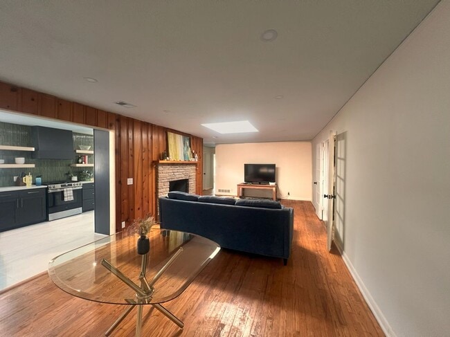 Building Photo - 1003 W Bluebonnet Dr