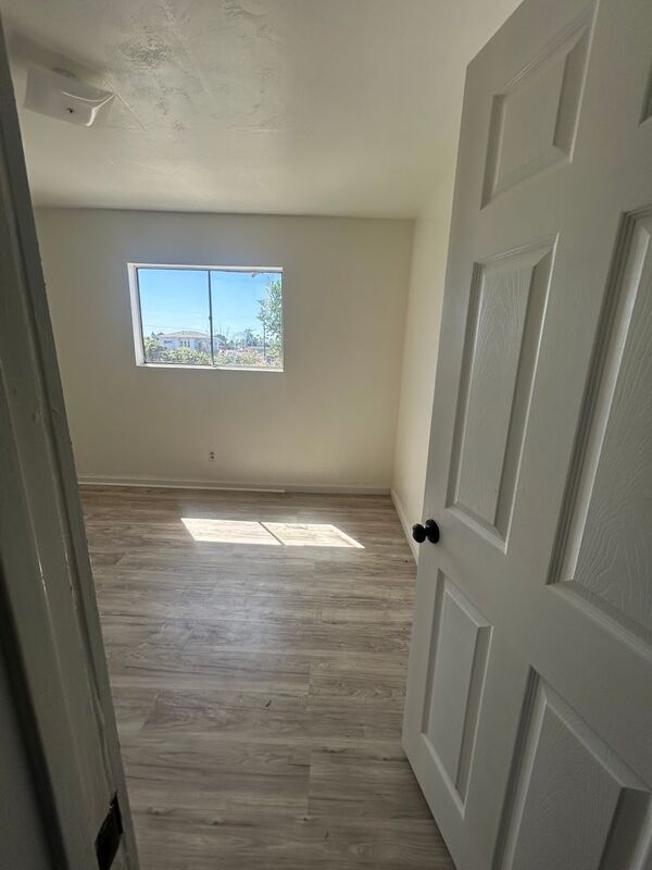 Building Photo - 1832 Skyline Dr