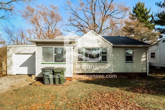 Building Photo - 1850 Huey St