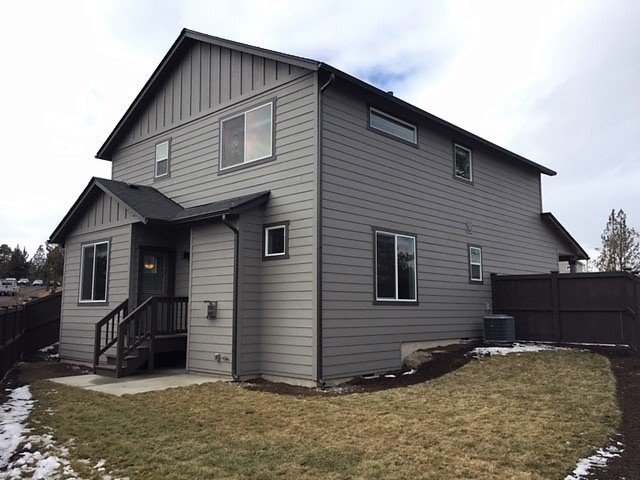 Building Photo - Spacious 3 Bed/2.5 Bath Single Family Home in Leehaven