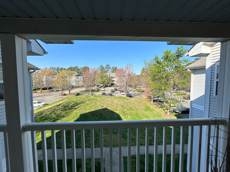 Building Photo - Room in Condo on Wolfmill Dr