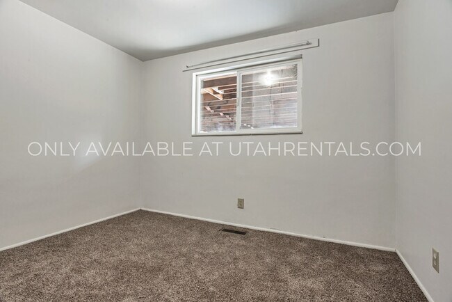 Building Photo - 729 E 4565 S