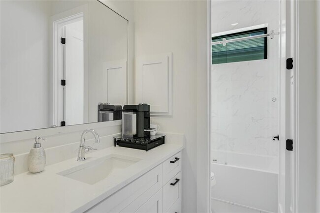 Building Photo - 13322 Galleria Cir