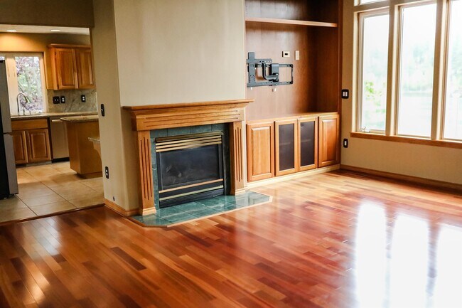 Building Photo - 503 S Shelley Lake Ln