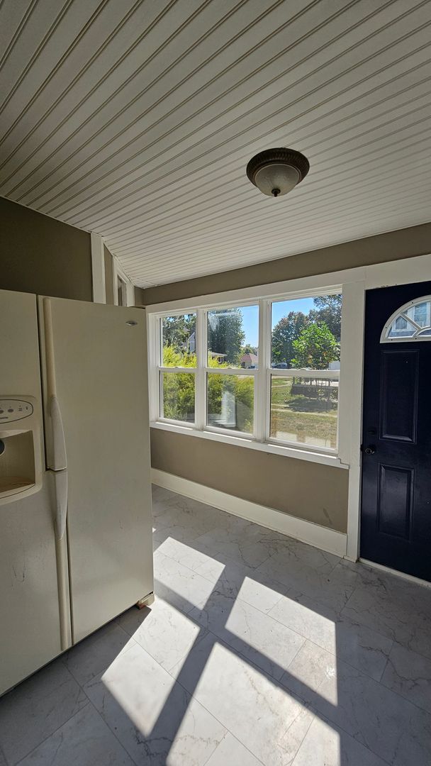 Building Photo - Spacious 2bdrm in Minier