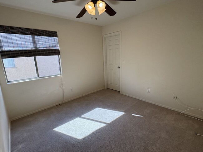 Building Photo - East side beauty 4 bedrooms