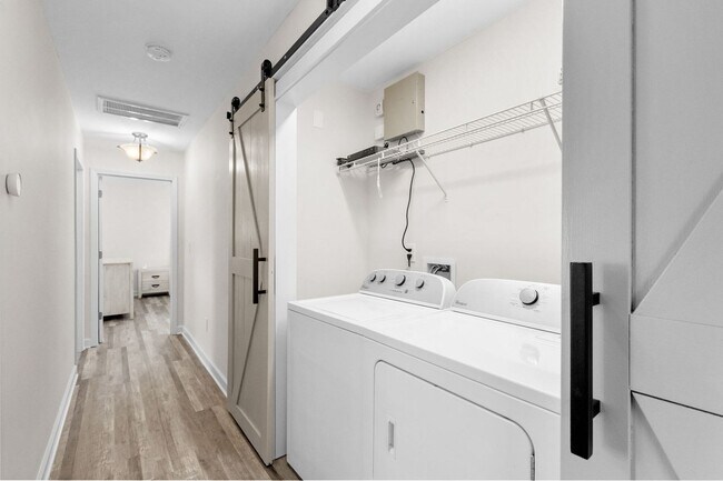 Building Photo - 433 Belle Dr