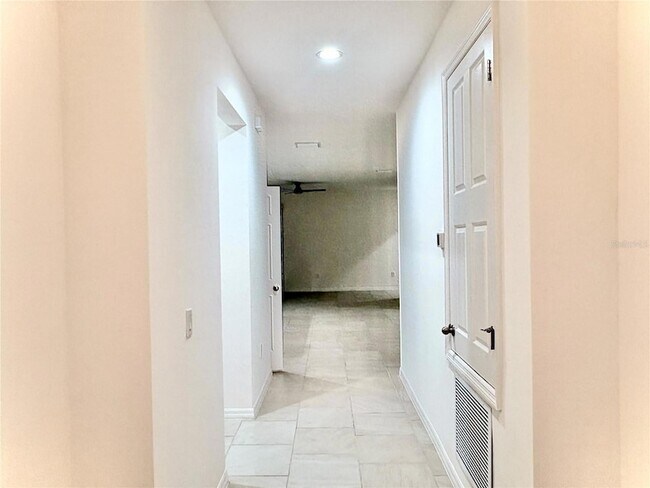 Building Photo - 1568 Sky Lks Dr