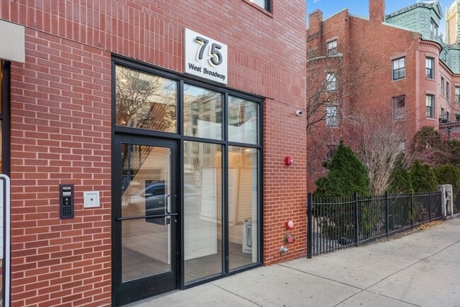 Building Photo - 75 W Broadway