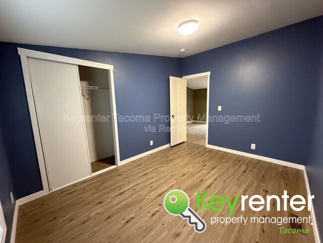 Building Photo - 121 349th St S