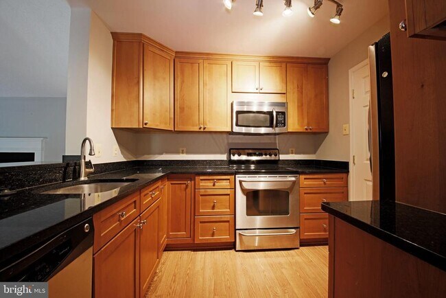 Building Photo - 1503 Lincoln Way