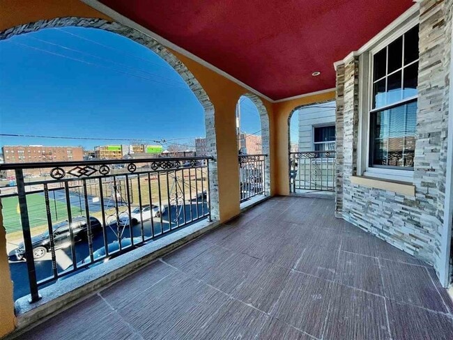 Building Photo - 263 Stegman St