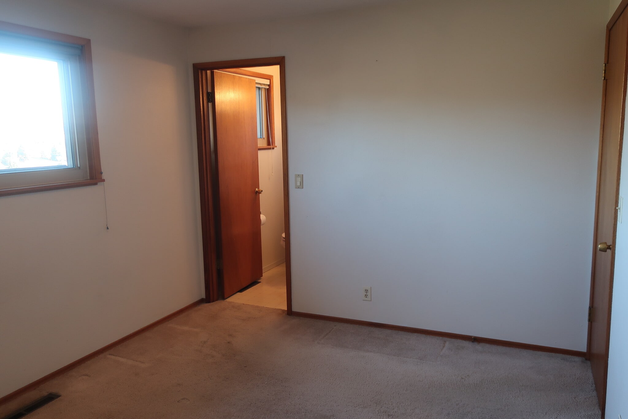 Building Photo - 2405 Lester Rd