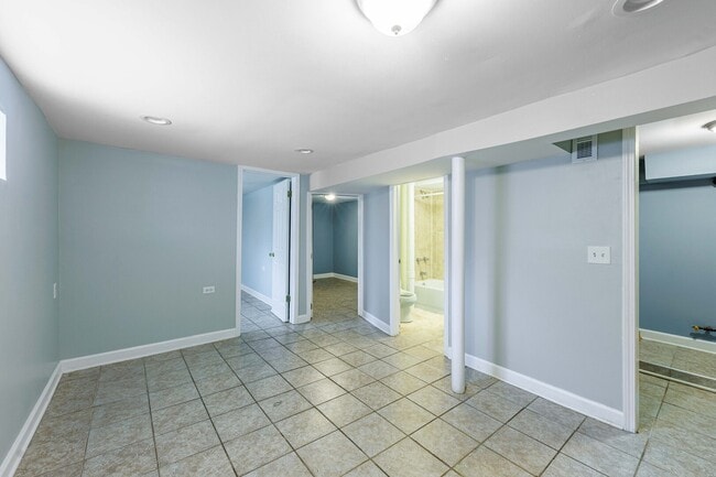 Building Photo - 5557 S Kildare Ave