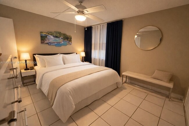 Building Photo - 825 Egret Cir