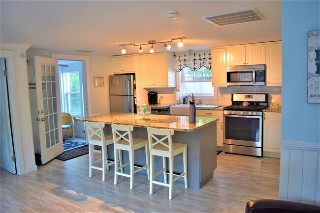 Building Photo - 167 Breezy Point Rd