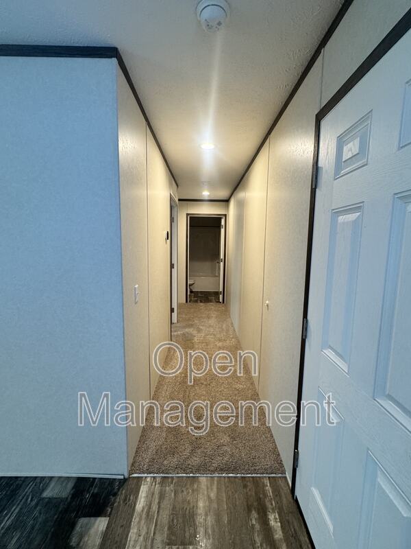 Building Photo - 301 Mantle Ave