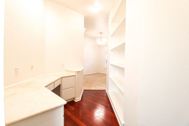 Building Photo - 121 Antler Cir