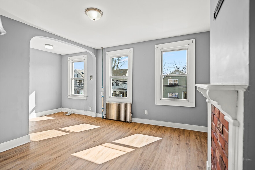 Building Photo - 79 Irving St