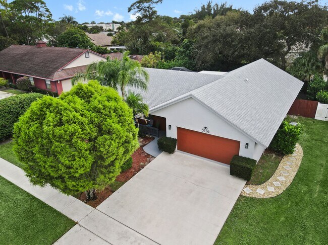 Building Photo - 5136 Beechwood Rd