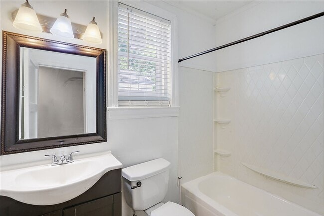 Building Photo - 1602/04 Saint Mary Street