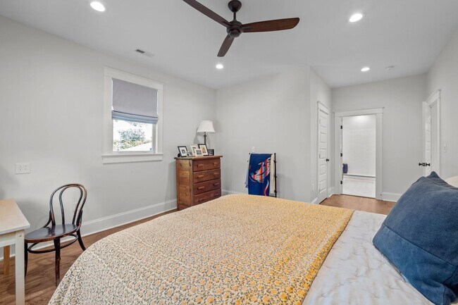 Building Photo - Gorgeous Renovation near Downtown Durham -...