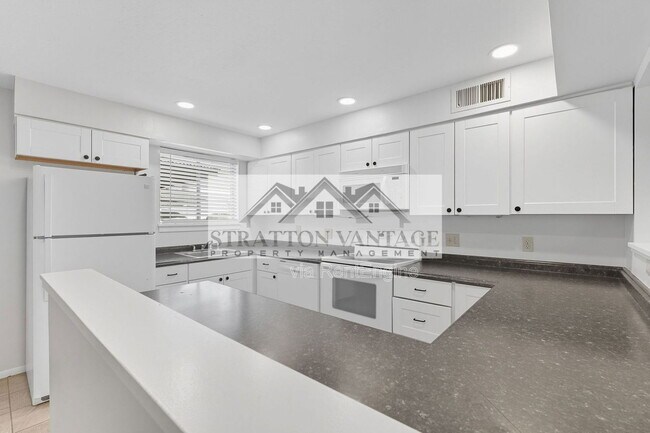 Building Photo - 4114 E Calle Redonda