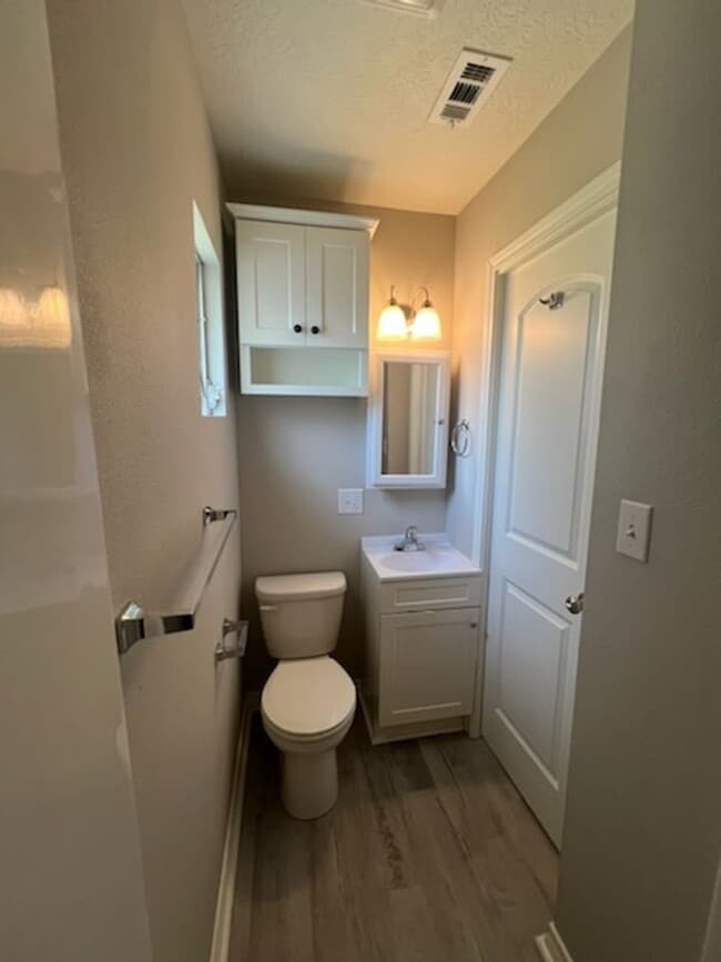 Building Photo - 4510 Clermont Ave
