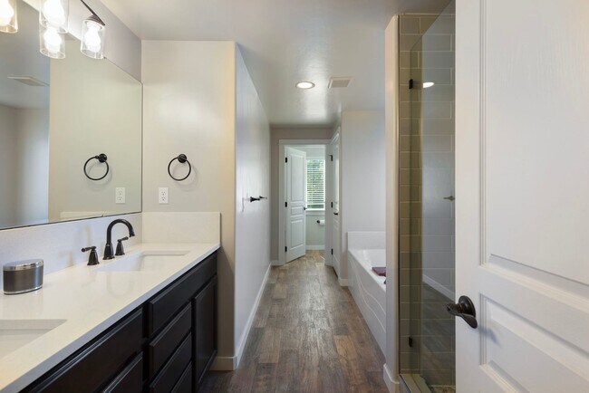 Building Photo - Stunning 5-Bedroom Family Home on a Corner...